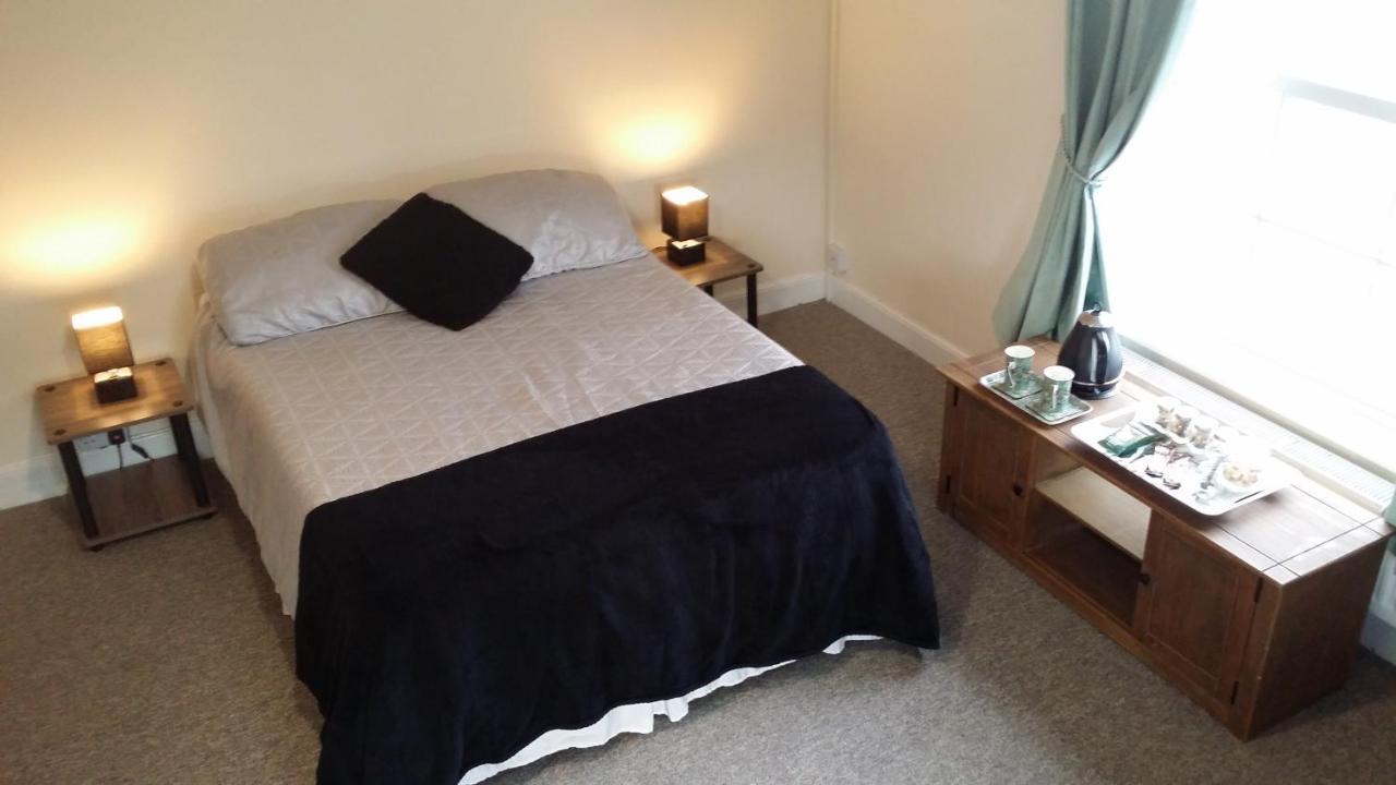 Riverbank Guest House Wiggenhall Saint Germans Exterior foto